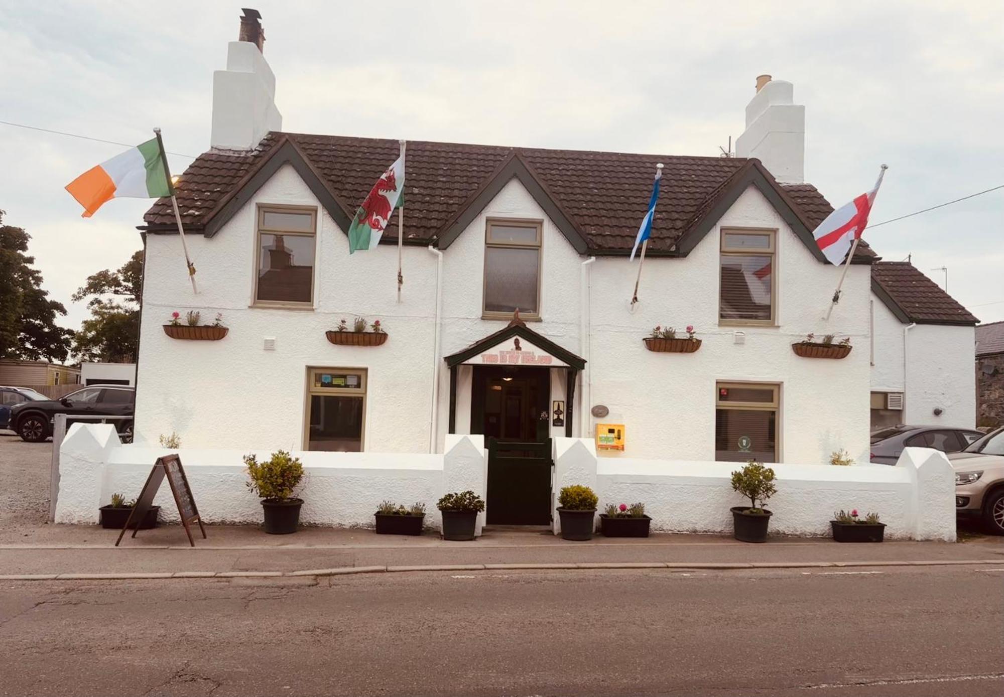 Holland Hotel Llanfachraeth Extérieur photo