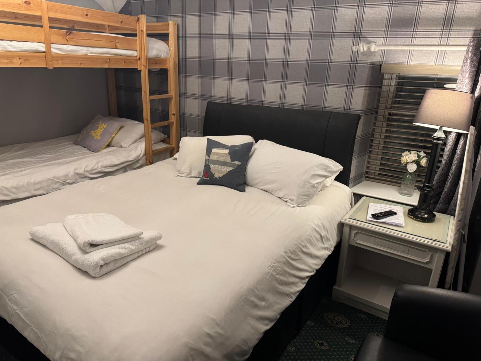 Holland Hotel Llanfachraeth Extérieur photo